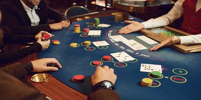 Cách chơi Poker tại Max88 qua từng vòng